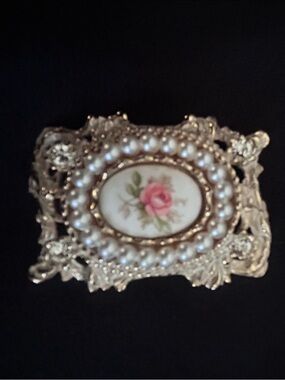 Vintage-Inspired Silver Filigree Pink Rose Cameo Brooch Pin